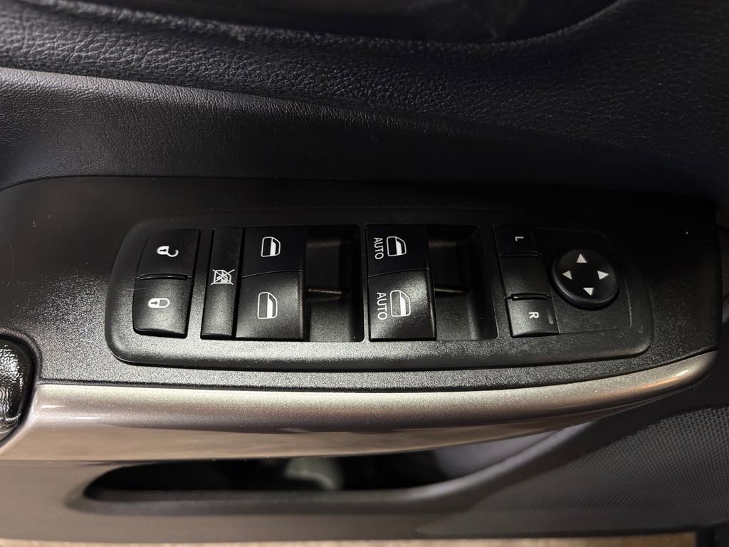 Used 2019 Jeep Cherokee Latitude w/ Cold Weather Group image 14