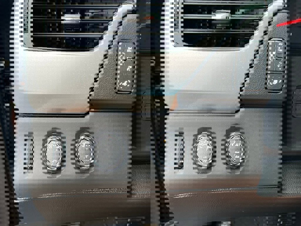 Used 2019 Chevrolet Suburban LT image 20