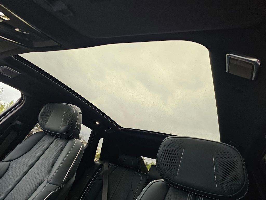 New 2026 Cadillac Lyriq Signature Sport w/ Nappa Leather Package AWD/4WD image 21