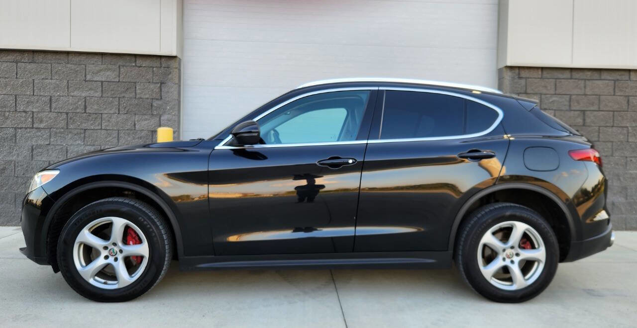 Used 2018 Alfa Romeo Stelvio AWD image 2