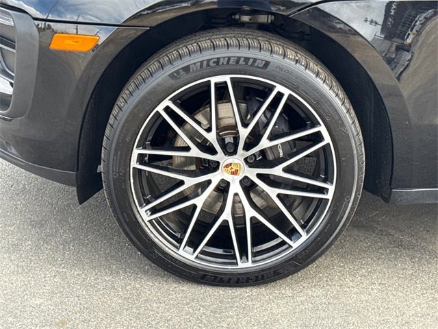 Used 2023 Porsche Macan Turbo image 10