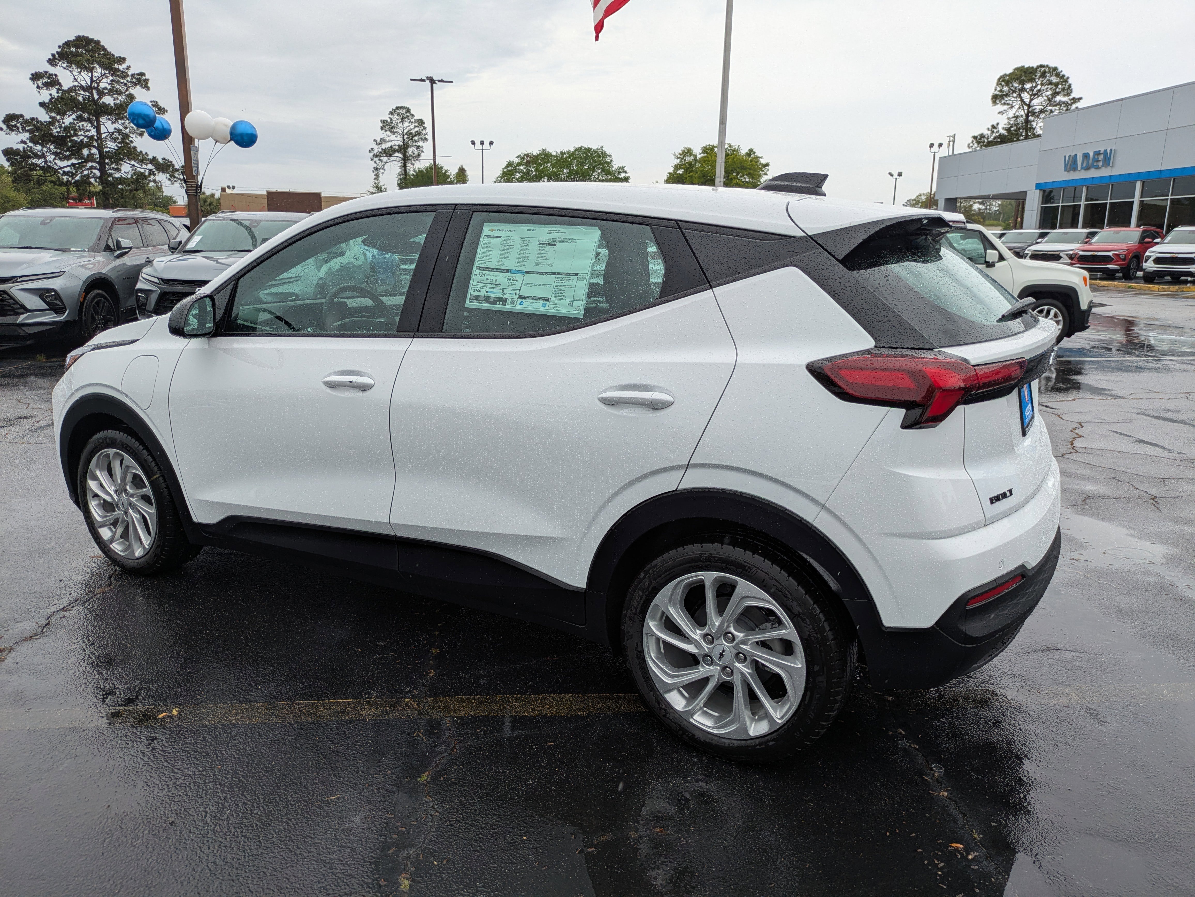 New 2027 Chevrolet Bolt LT w/ Comfort Package FWD image 27