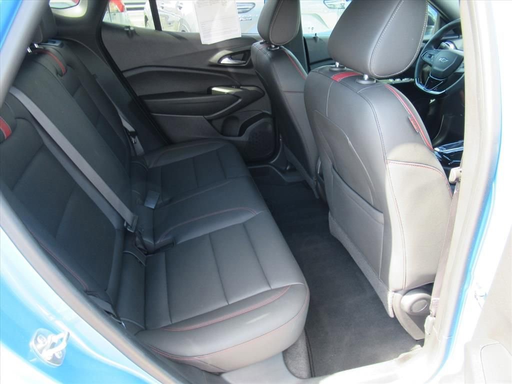Used 2025 Chevrolet Trax RS image 25