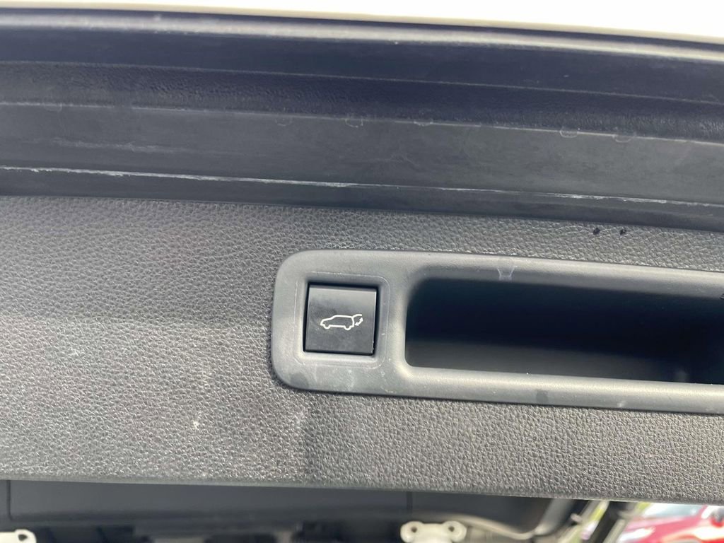 Used 2021 Toyota Highlander XLE image 50