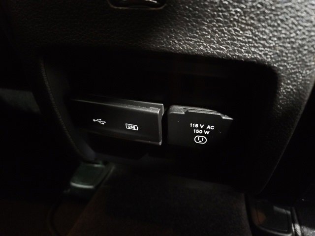 Used 2019 Jeep Cherokee Latitude Plus w/ Comfort/Convenience Group image 14