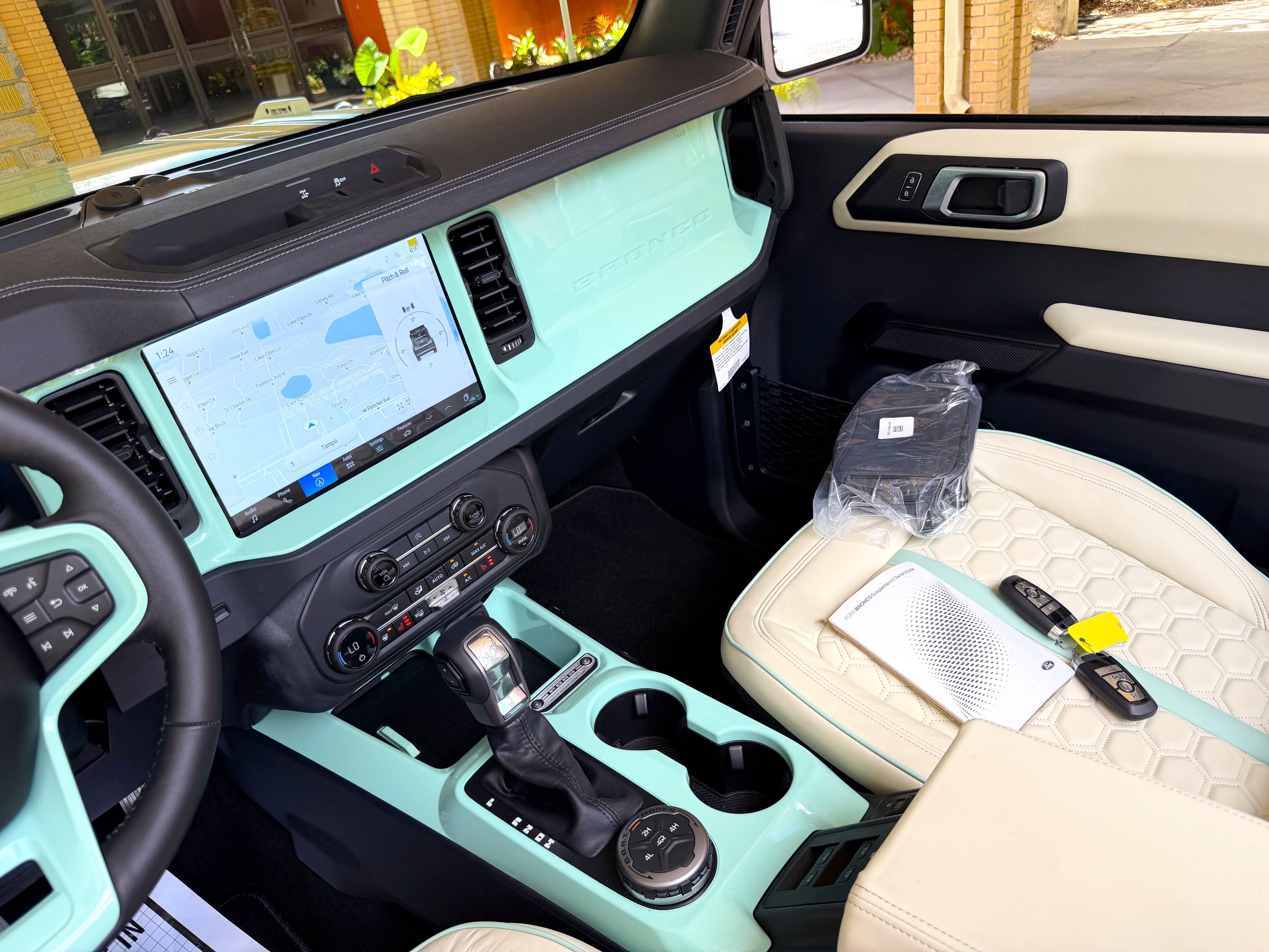 Used 2025 Ford Bronco Outer Banks AWD/4WD image 32