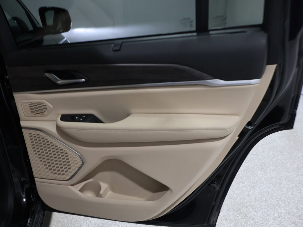 Used 2023 Jeep Grand Cherokee L Limited w/ Luxury Tech Group II image 23