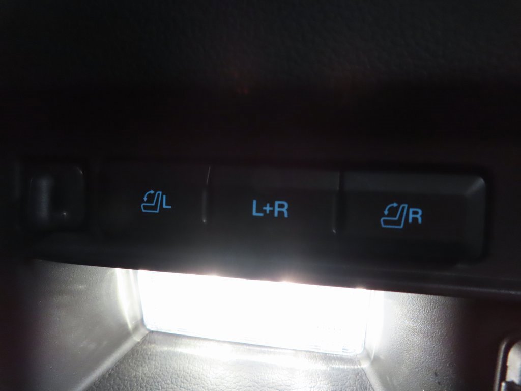 Used 2025 Ford Explorer ST image 36