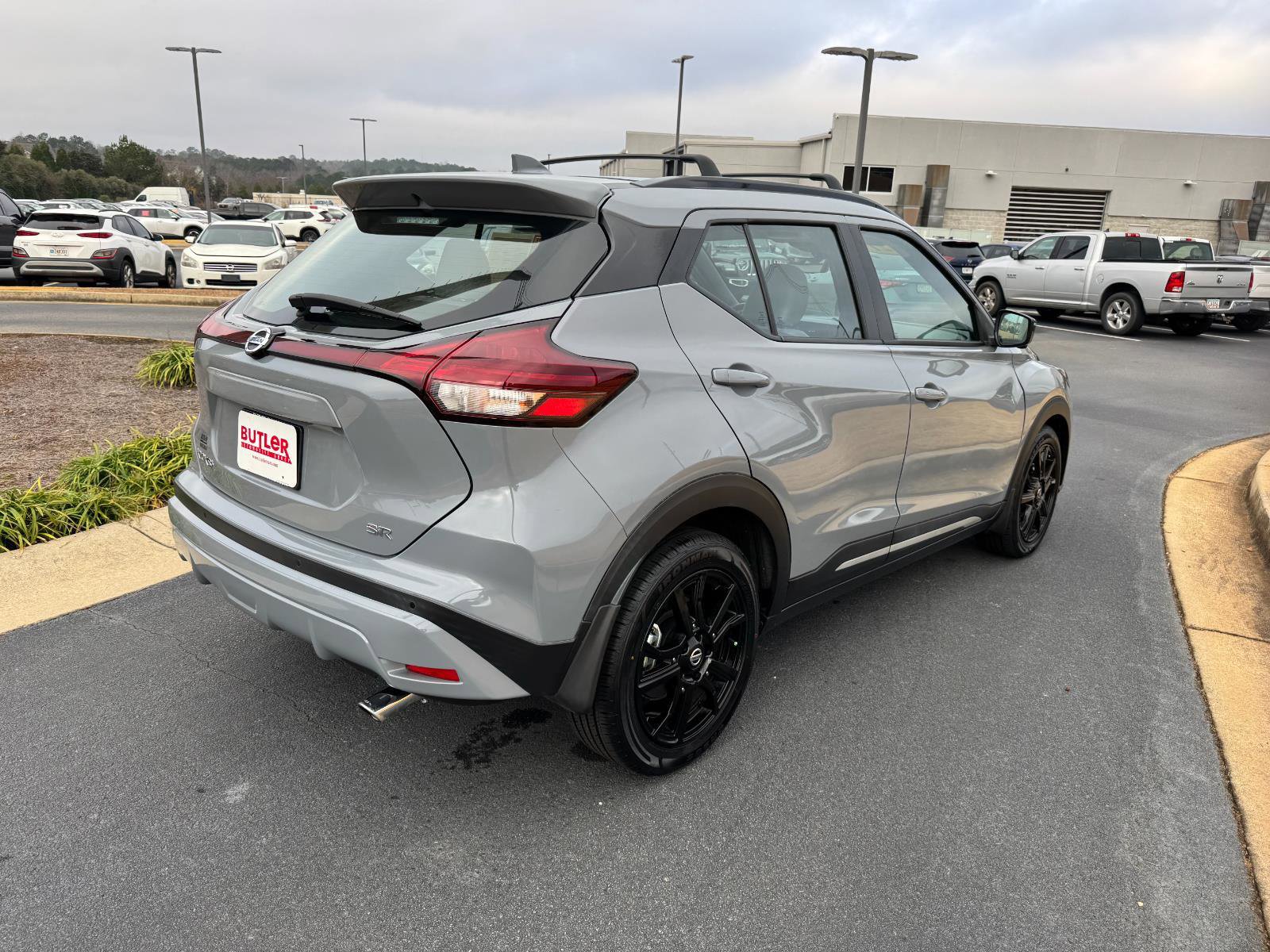 Used 2021 Nissan Kicks SR w/ SR Premium Package image 5