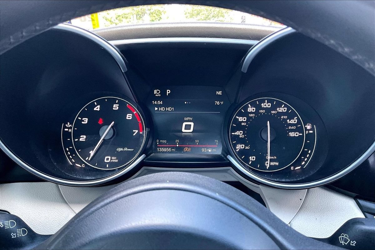 Used 2018 Alfa Romeo Giulia Ti Sport w/ Quick Order Package 22S Sport AWD/4WD image 23