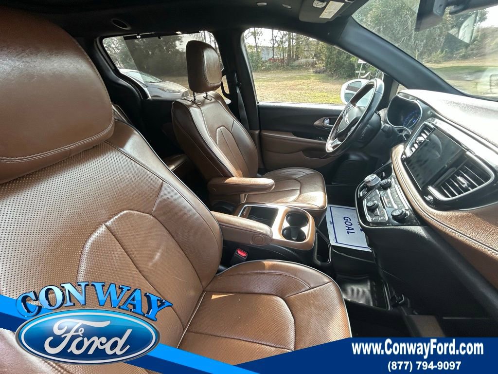 Used 2020 Chrysler Pacifica Limited image 28