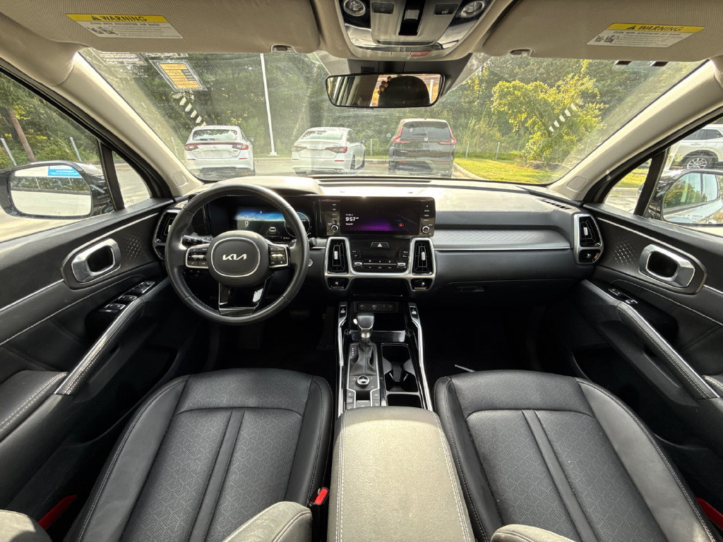 Used 2023 Kia Sorento SX AWD/4WD image 16