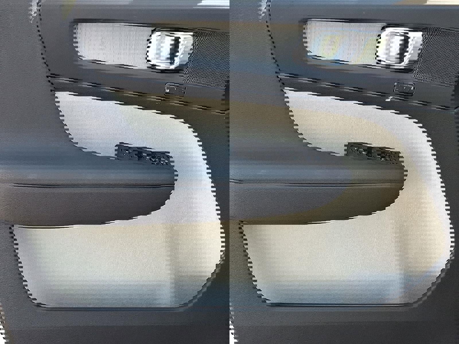 Certified 2023 Volvo XC40 B4 Plus w/ Climate Package image 13