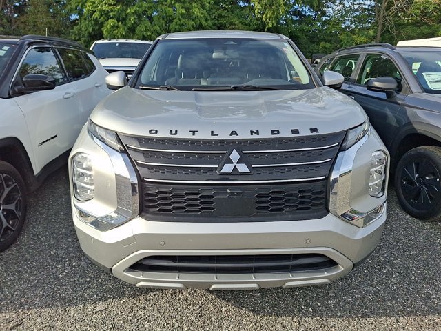 Used 2022 Mitsubishi Outlander SE FWD image 2