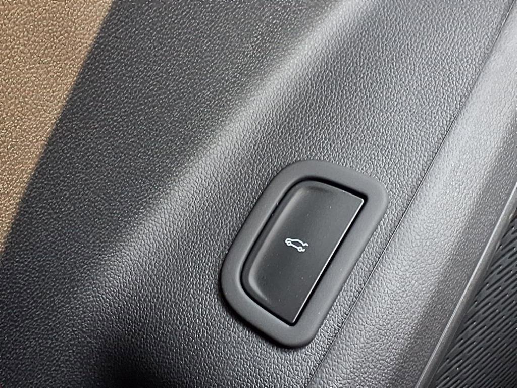 New 2026 Chevrolet Traverse LT w/ Driver Confidence Package image 16