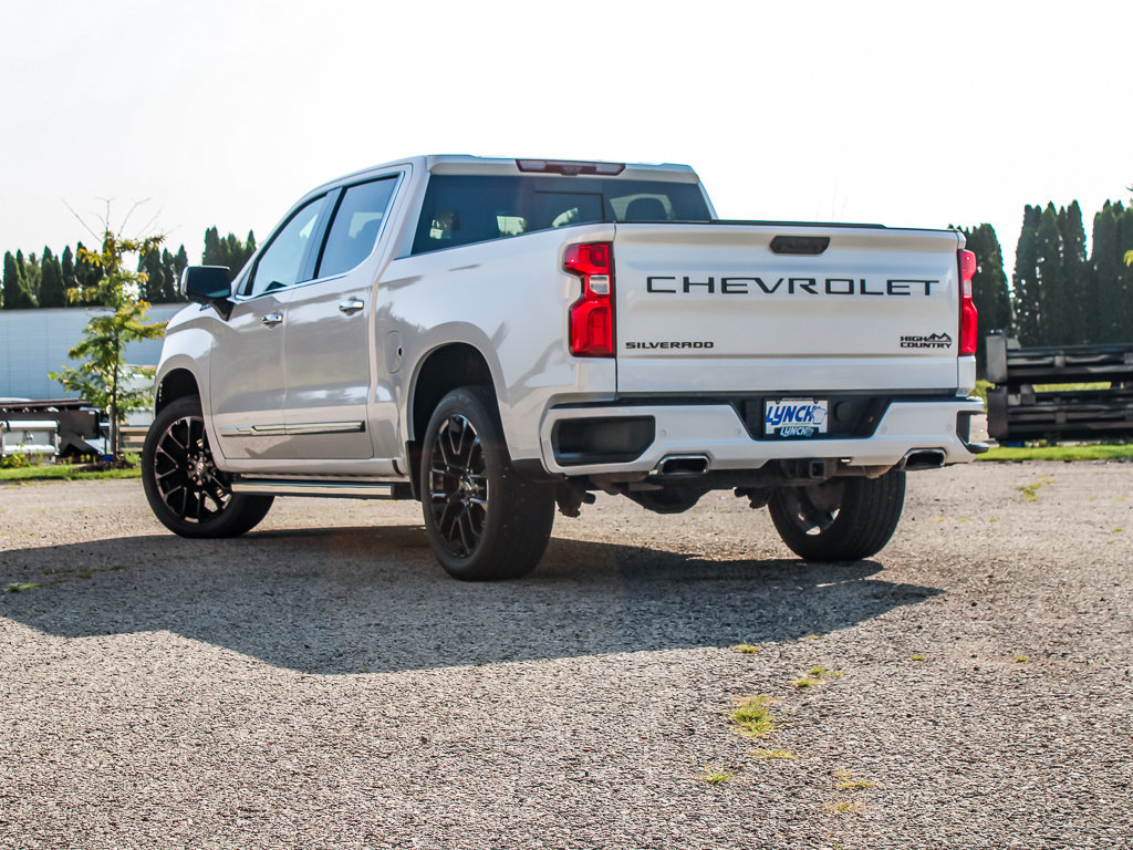 Used 2024 Chevrolet Silverado 1500 High Country w/ Technology Package AWD/4WD image 8