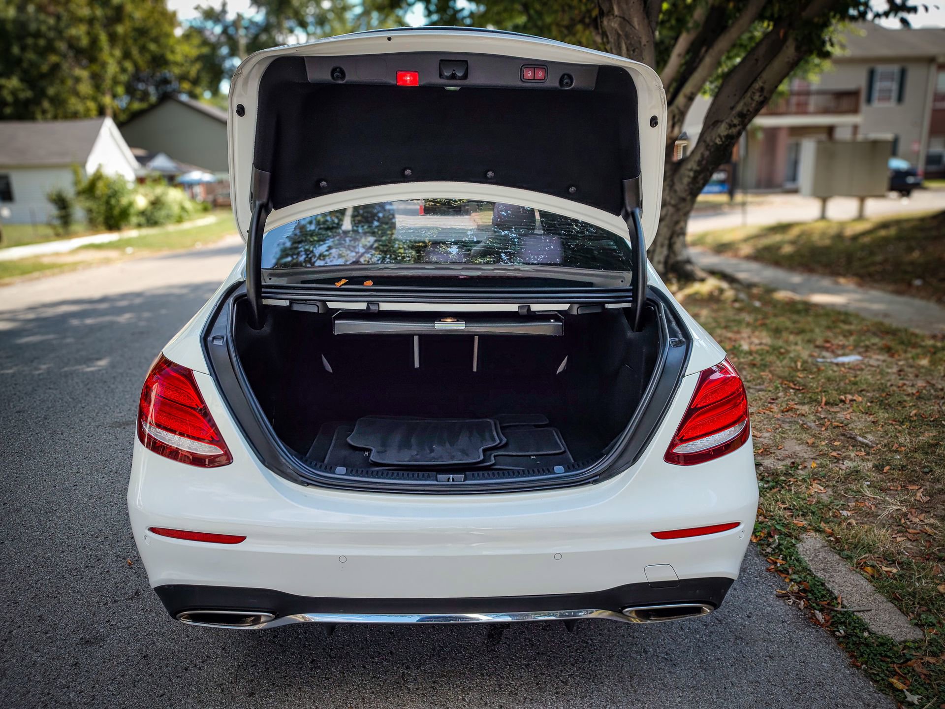 Used 2018 Mercedes-Benz E 300 w/ Premium 1 Package image 26