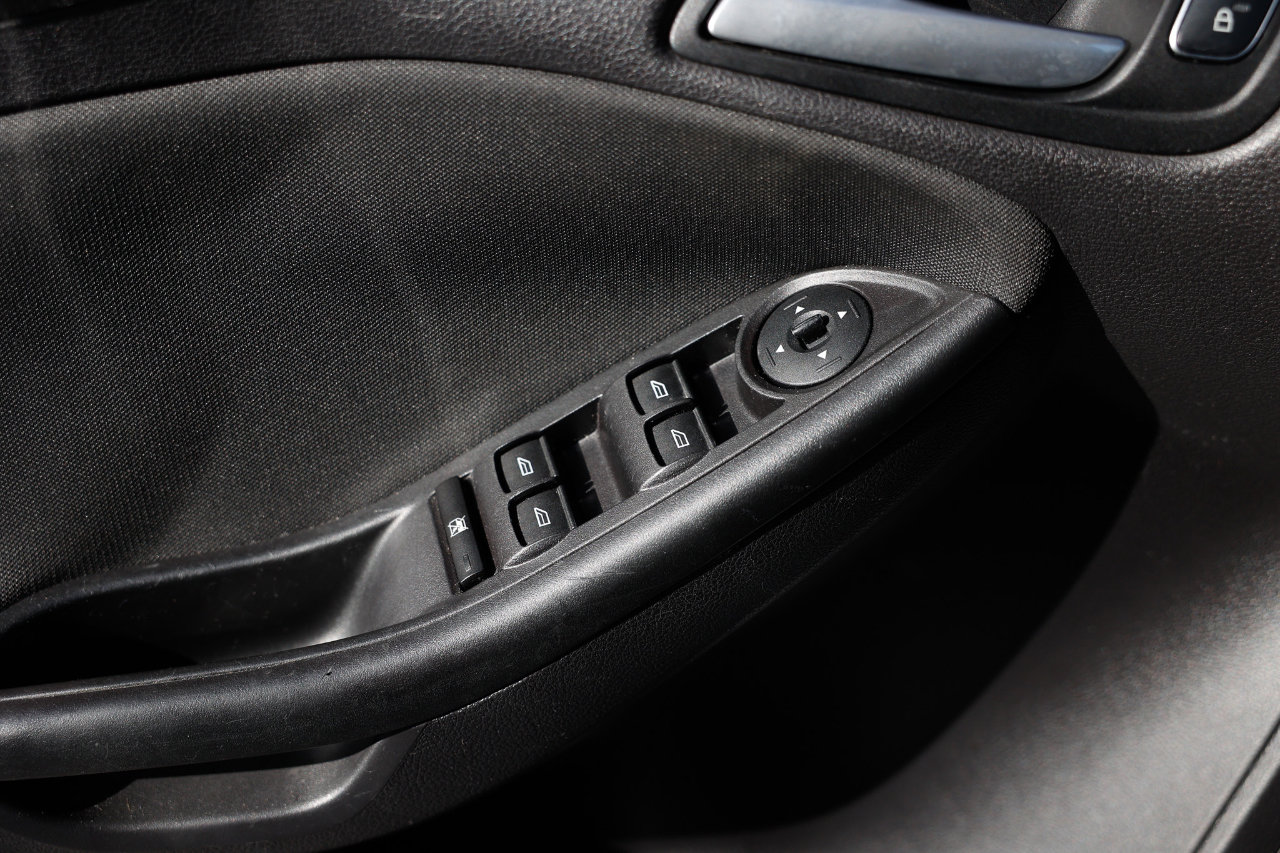 Used 2015 Ford Focus SE image 39