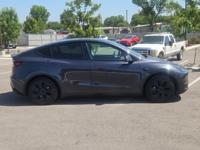 Used 2025 Tesla Model Y Long Range RWD image 4