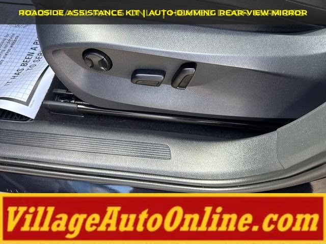 Used 2022 Volkswagen Tiguan SE w/ Panoramic Sunroof Package AWD/4WD image 13