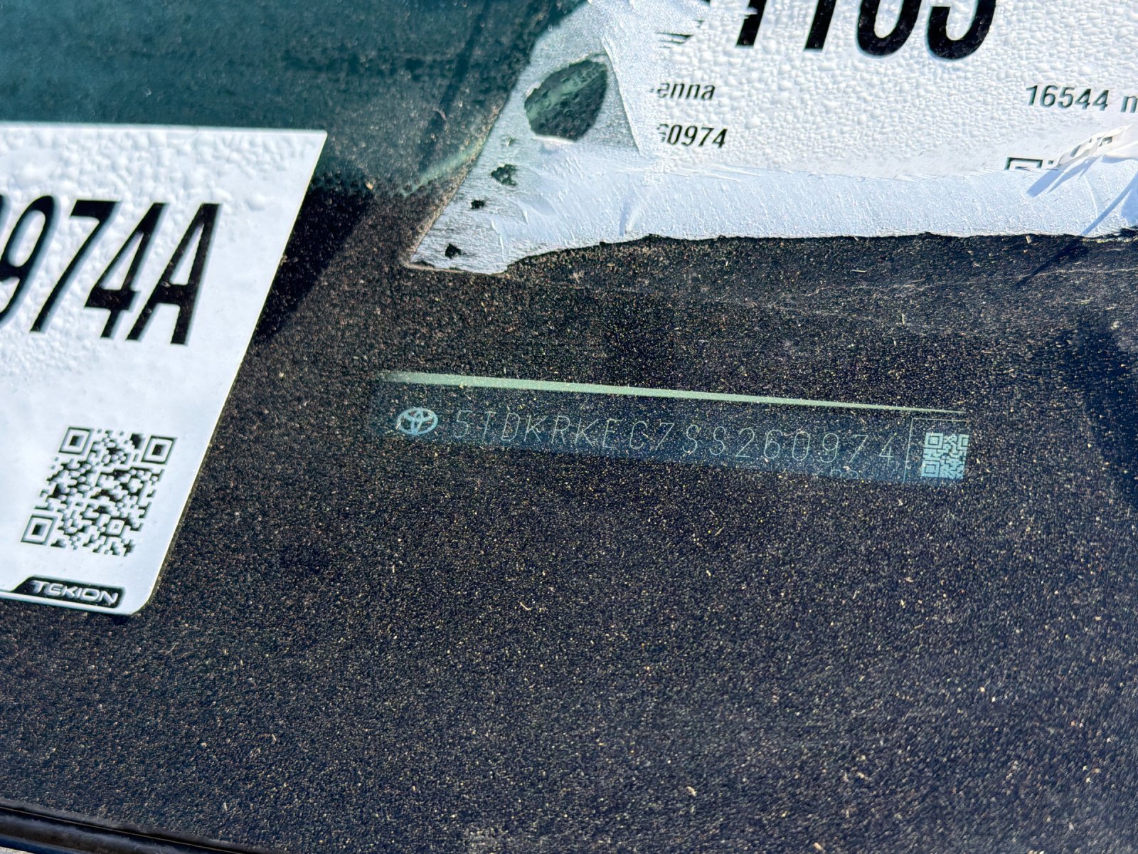 Used 2025 Toyota Sienna LE FWD image 3