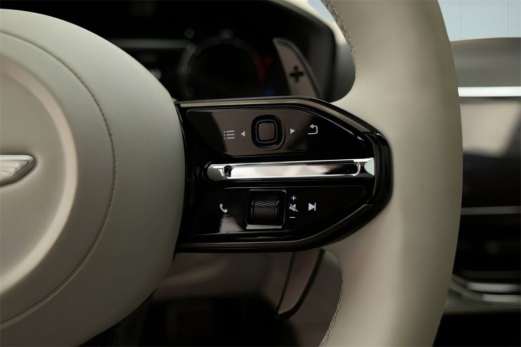 New 2025 Aston Martin DBX 707 image 39