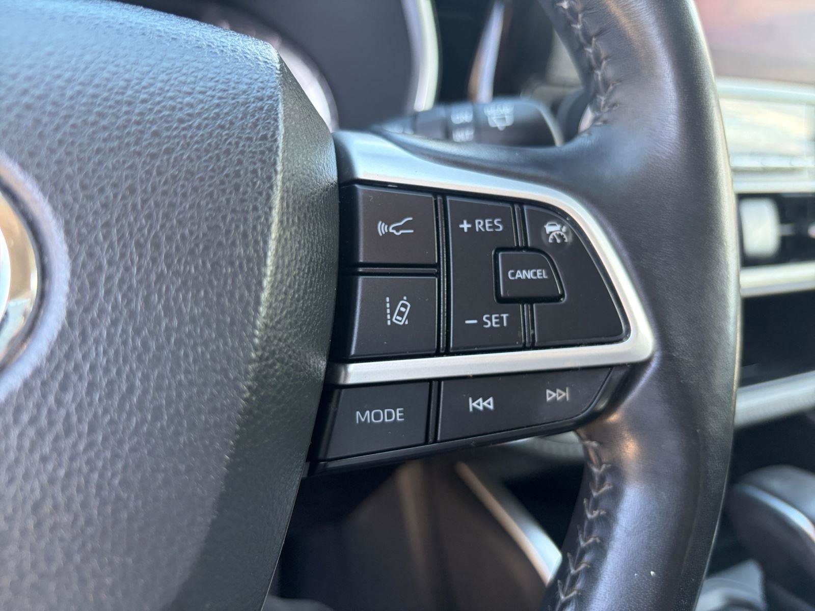 Used 2023 Toyota Highlander XLE image 10