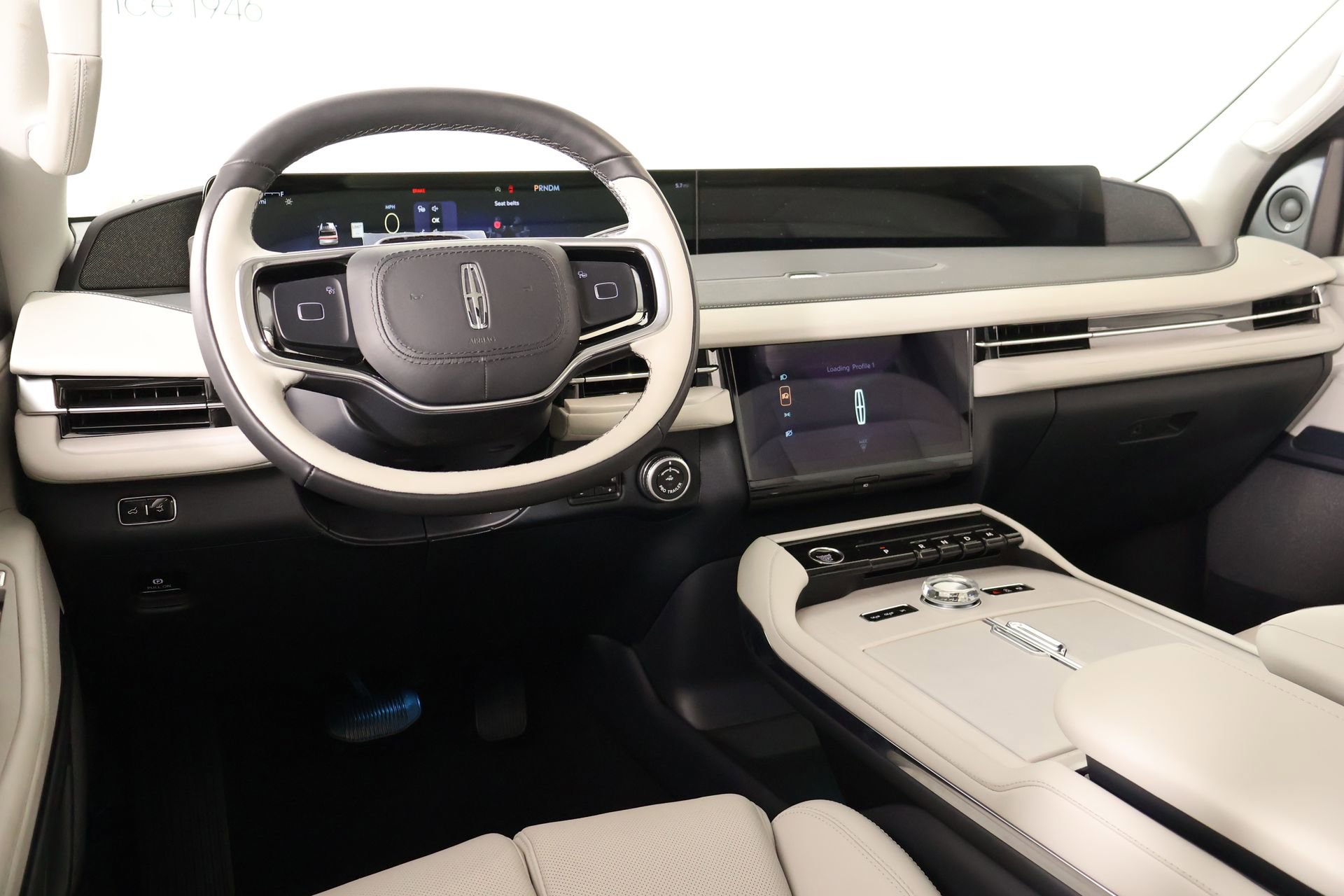 New 2026 Lincoln Navigator Reserve w/ Jet Appearance Package image 2