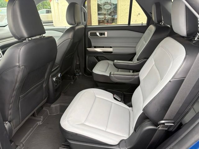 Used 2021 Ford Explorer XLT w/ Equipment Group 202A AWD/4WD image 22