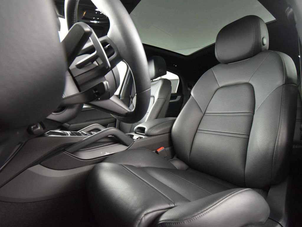 Used 2024 Porsche Cayenne Coupe image 5