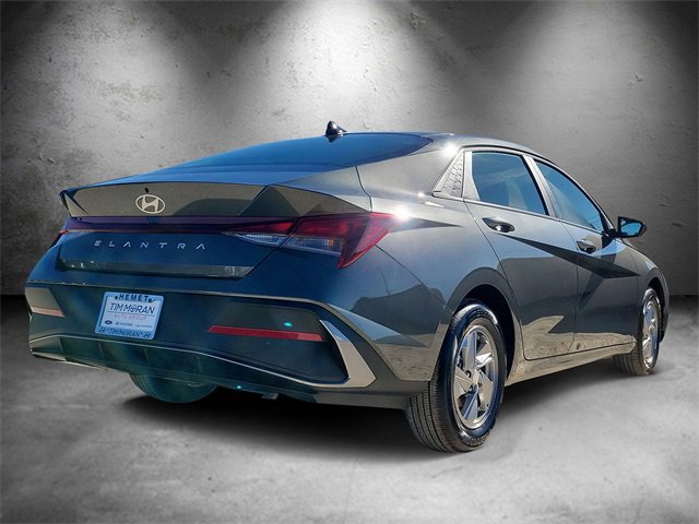 New 2026 Hyundai Elantra SE image 3