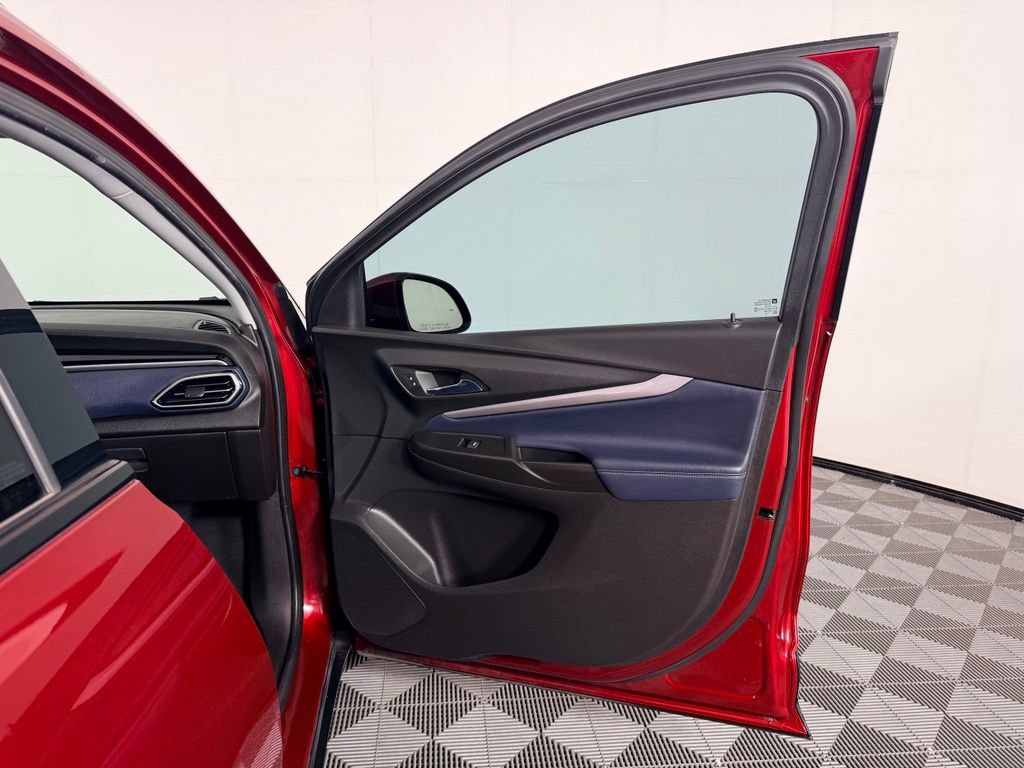 Used 2022 Chevrolet Bolt EUV Premier FWD image 35