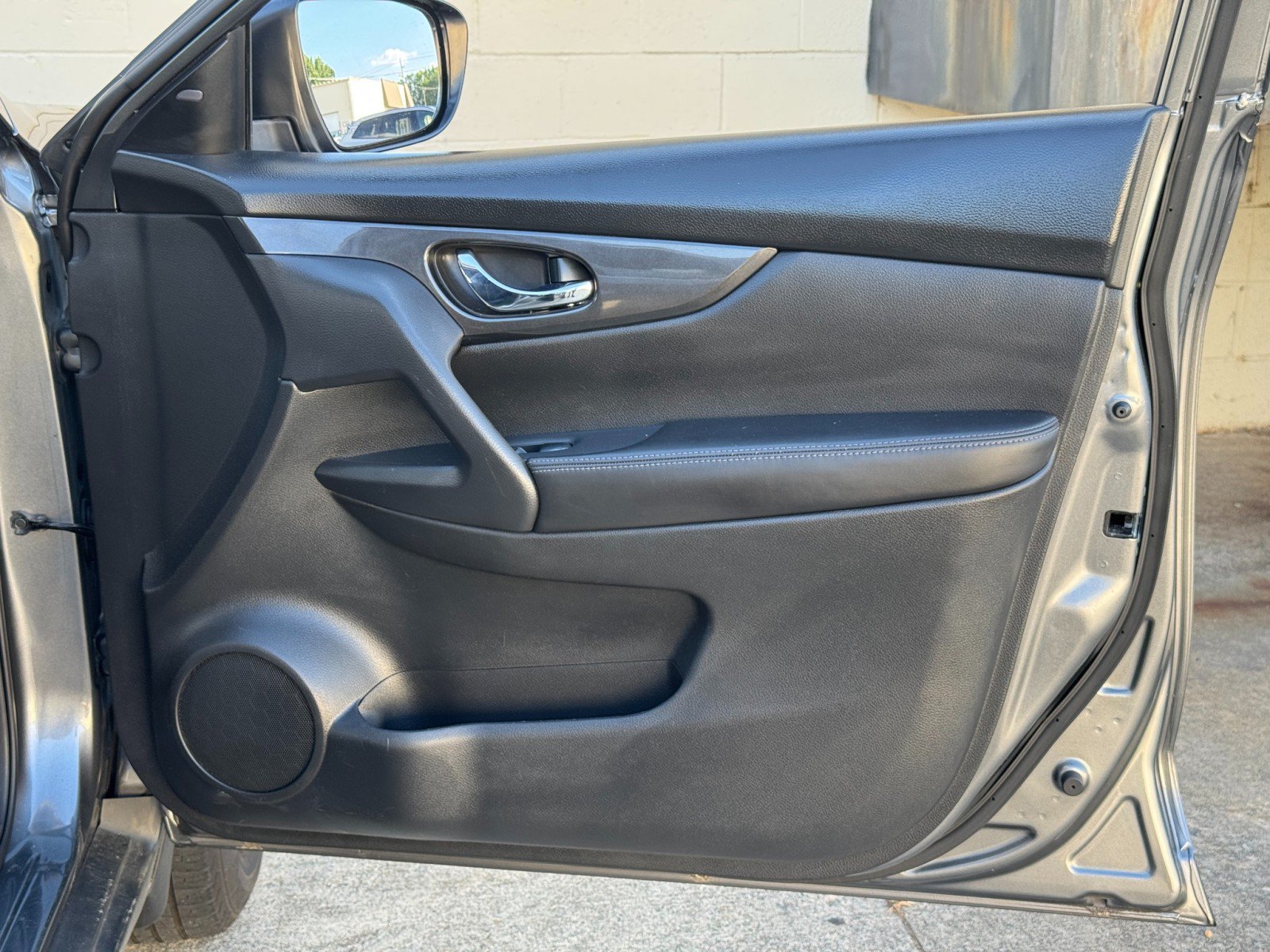 Used 2017 Nissan Rogue S AWD/4WD image 35
