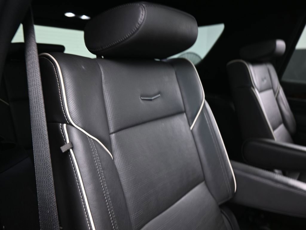 Used 2023 Cadillac Escalade Premium Luxury image 46
