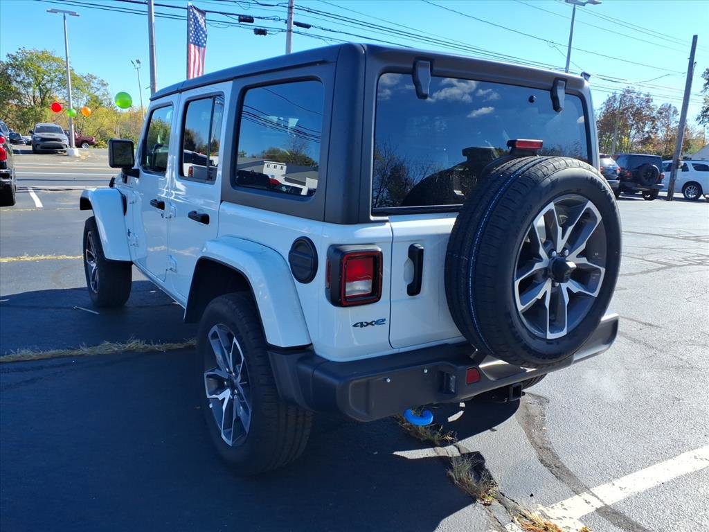 Used 2024 Jeep Wrangler Unlimited w/ Technology Group AWD/4WD image 5