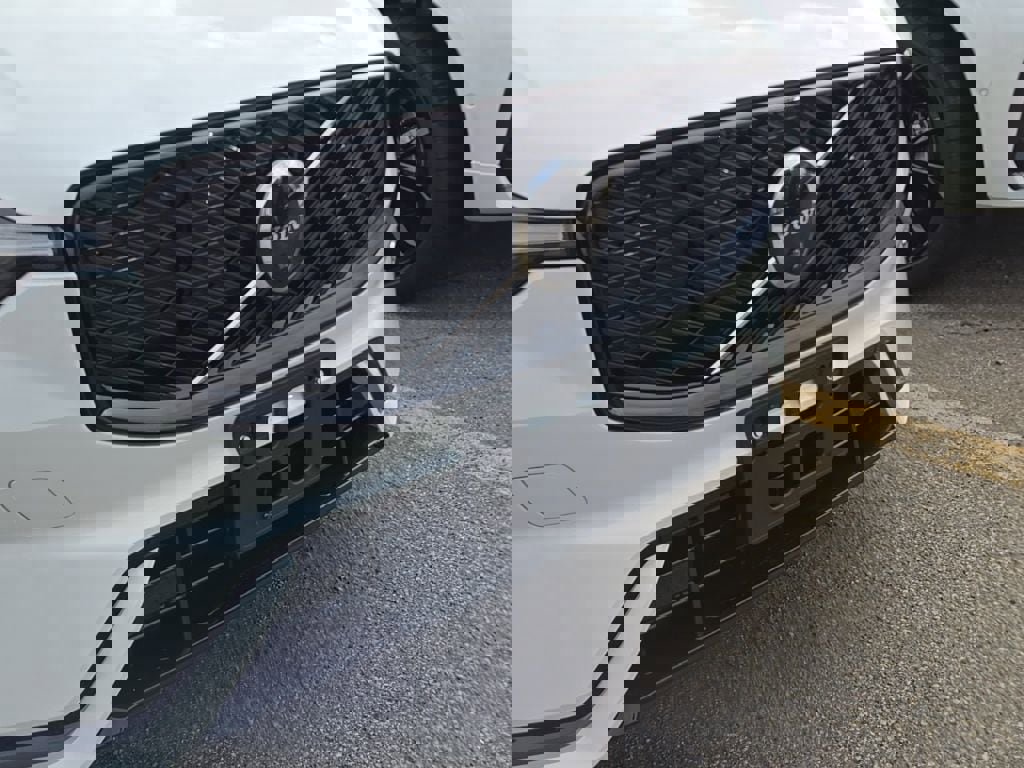 New 2026 Volvo XC60 T8 Ultra w/ Protection Package Premier image 3