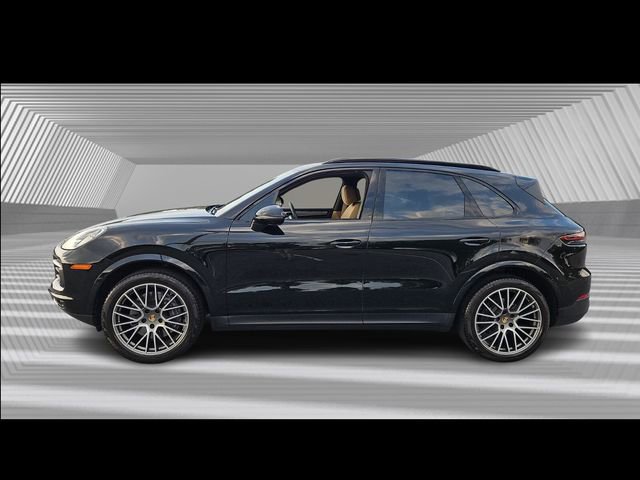Used 2023 Porsche Cayenne Platinum Edition image 2