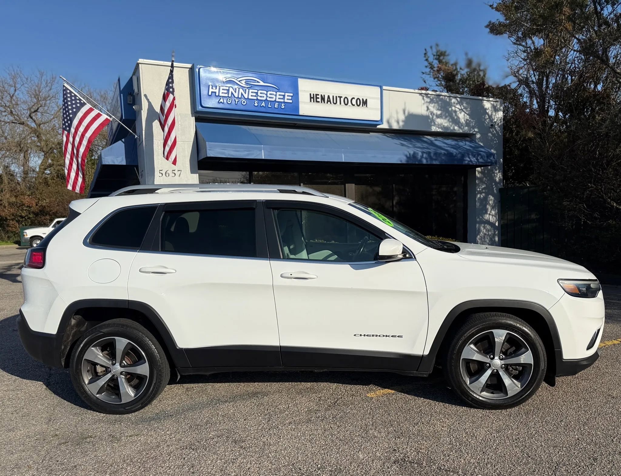 Used 2019 Jeep Cherokee Limited FWD image 11