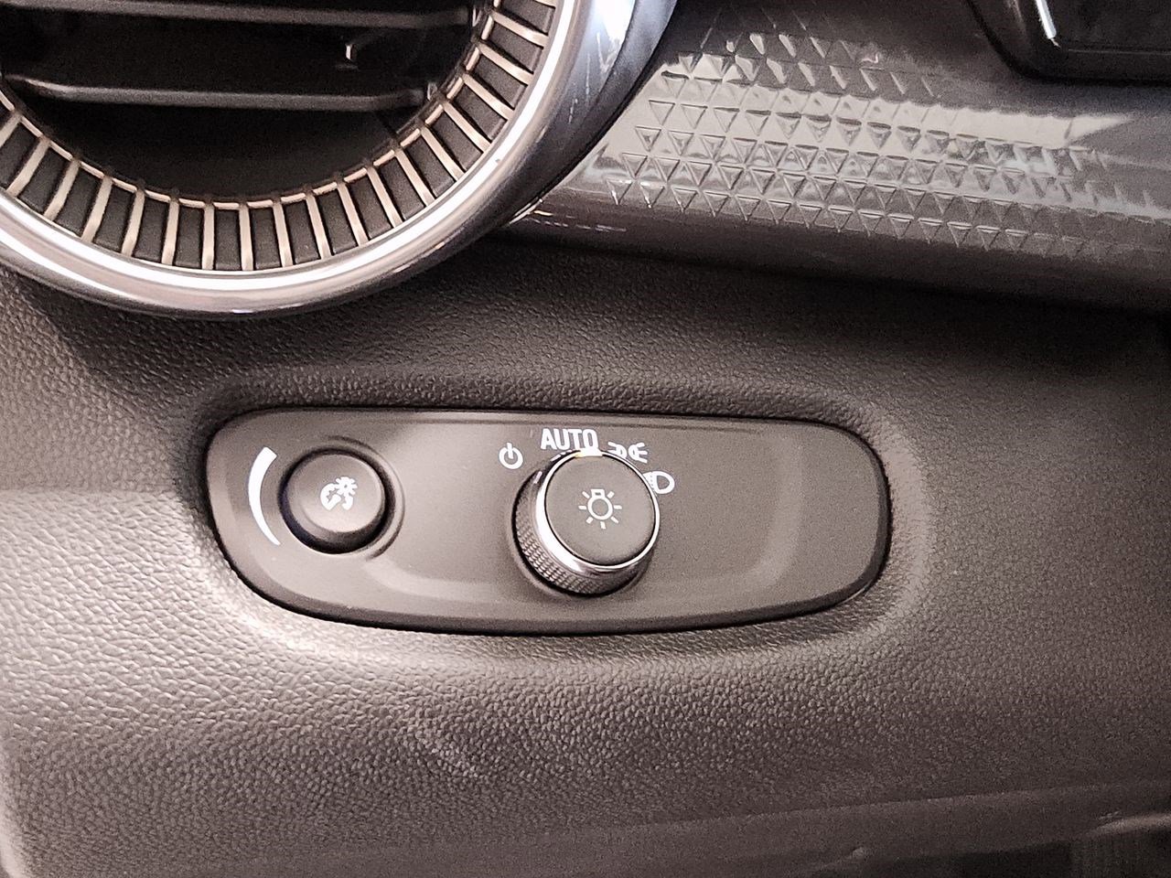 Used 2026 Chevrolet Trax ACTIV image 22