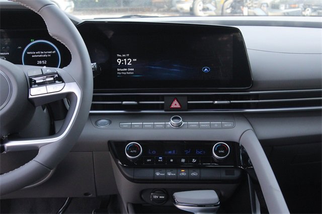 Certified 2025 Hyundai Elantra SEL image 14