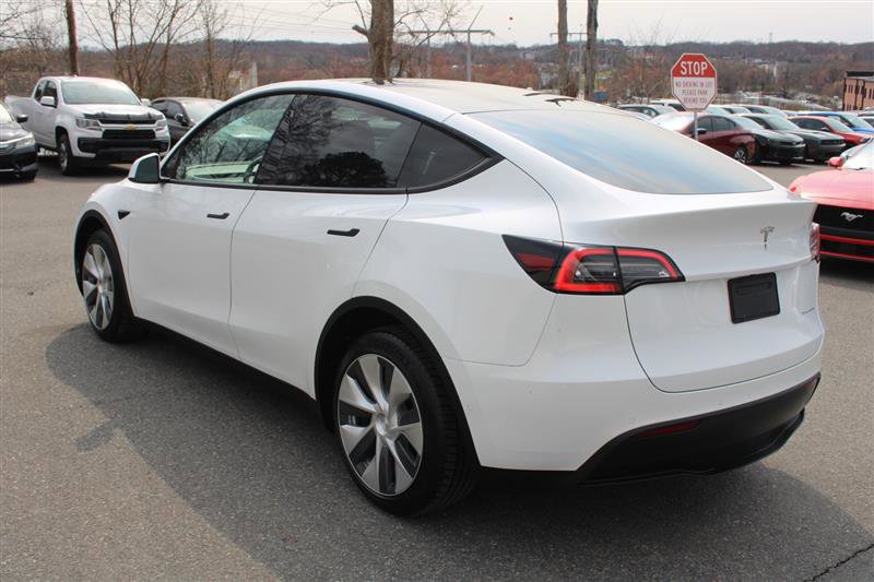 Used 2022 Tesla Model Y Long Range image 6