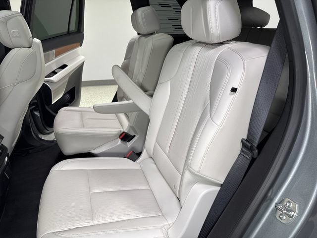 Used 2026 Cadillac Vistiq Sport w/ LPO, Floor Liner Package AWD/4WD image 2