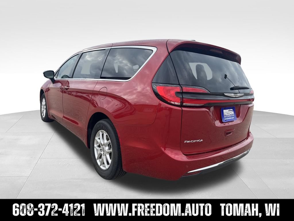 Used 2025 Chrysler Pacifica Select FWD image 5