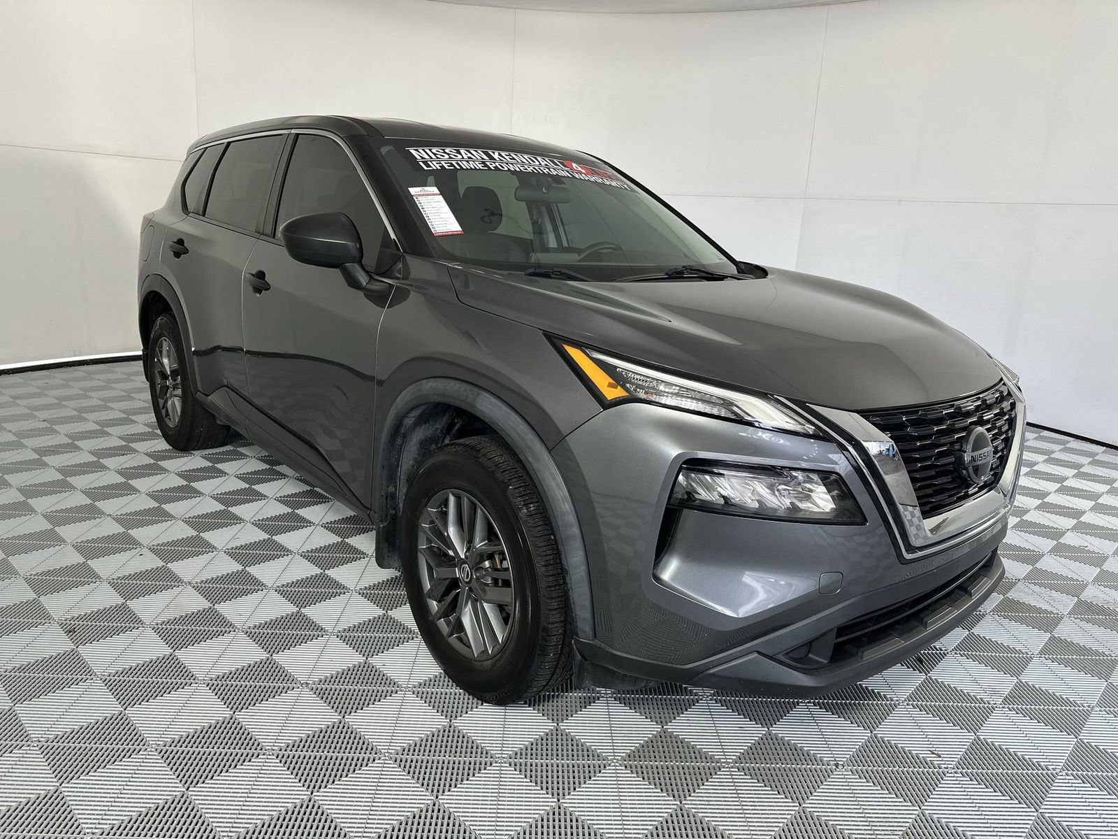 Used 2021 Nissan Rogue S FWD image 2