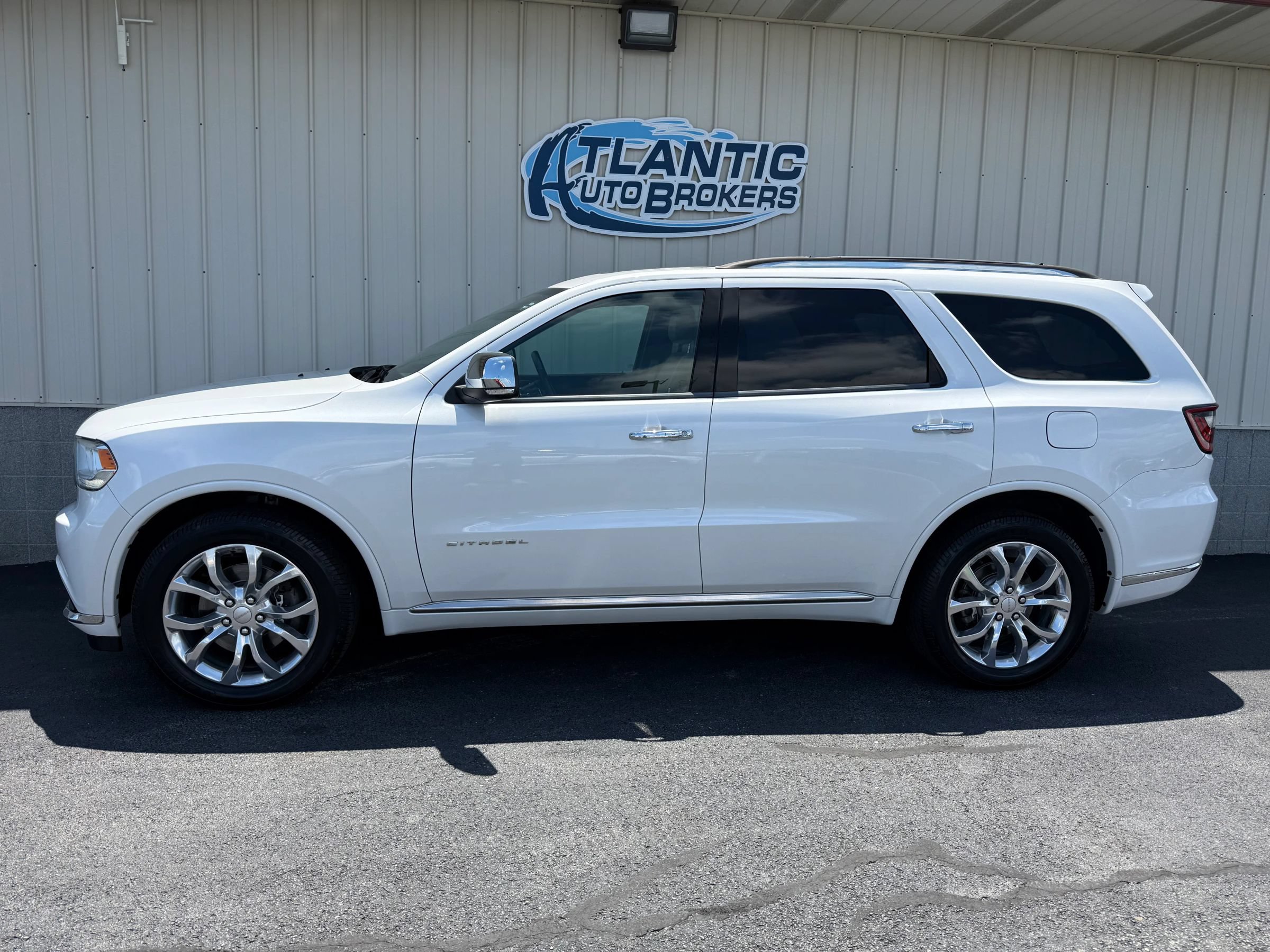 Used 2017 Dodge Durango Citadel w/ Technology Group AWD/4WD image 2