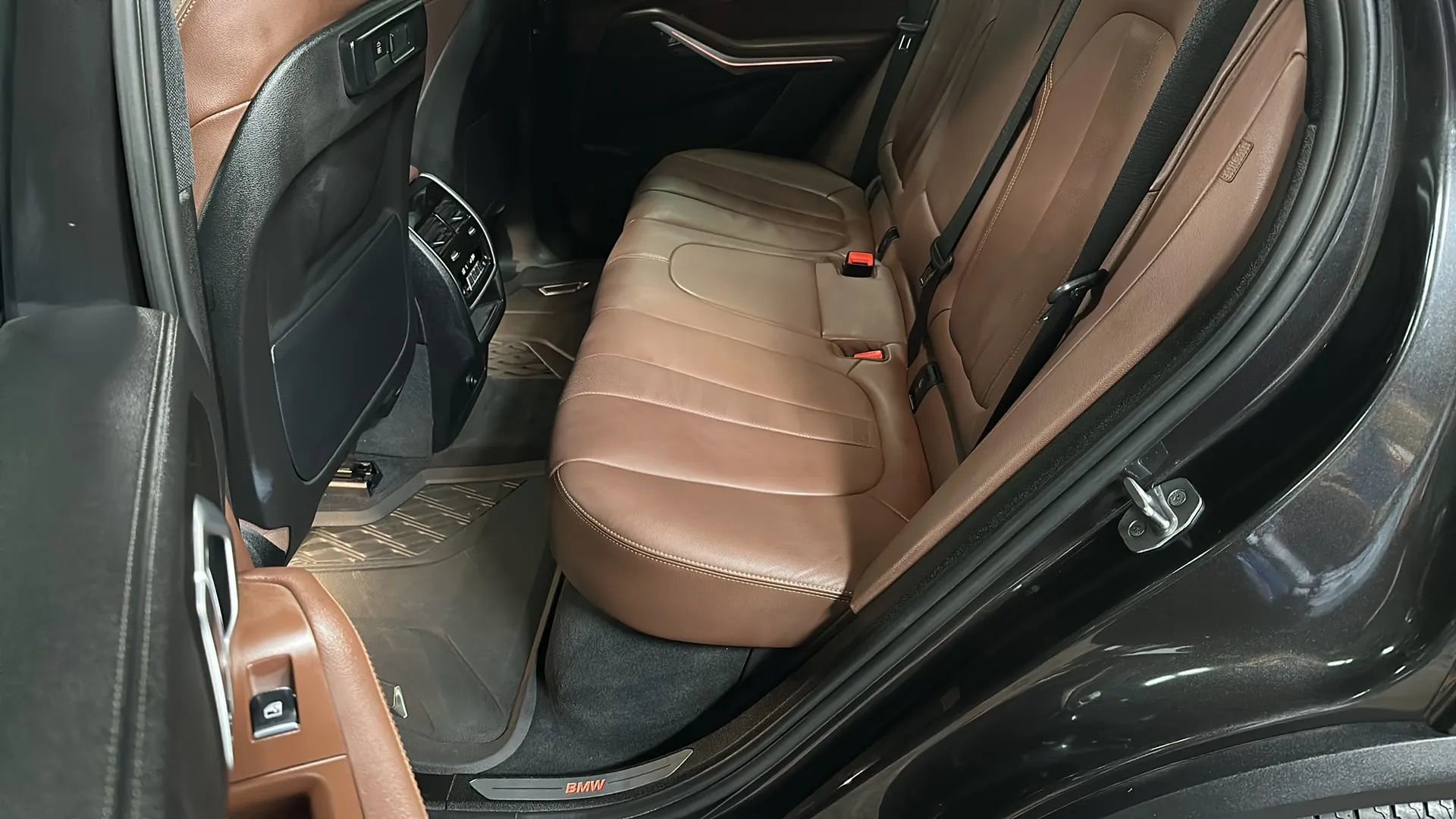 Used 2022 BMW X5 xDrive40i w/ Premium Package image 11