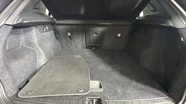 Used 2021 Volvo XC40 T4 Momentum FWD image 28