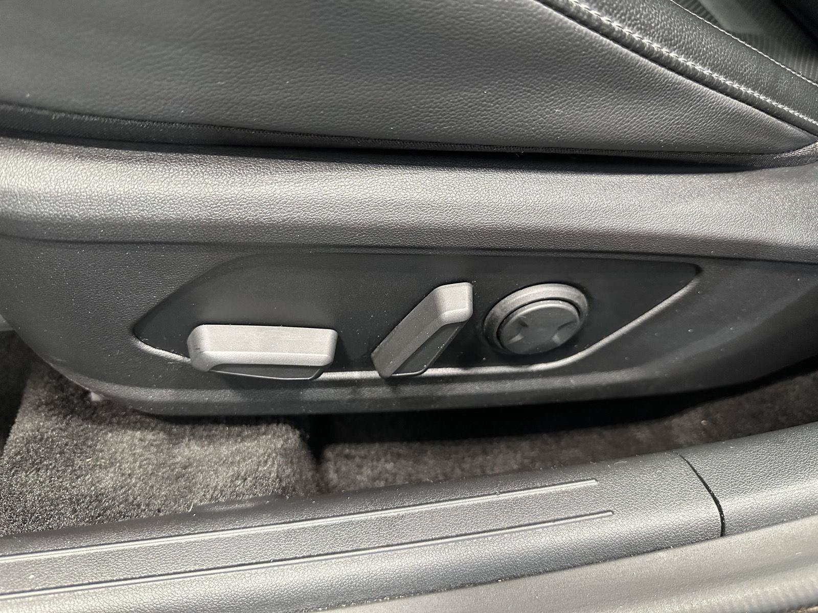 Certified 2023 Hyundai Elantra Limited FWD image 17