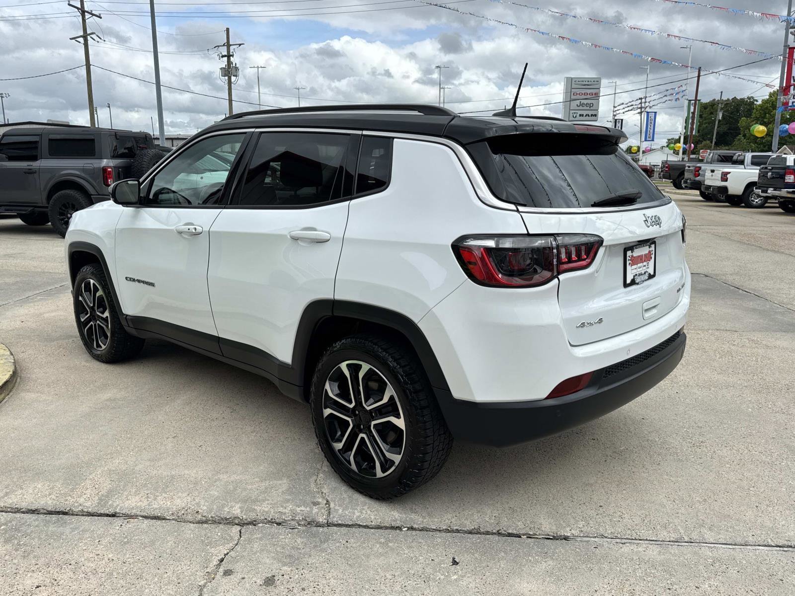 Used 2022 Jeep Compass Limited AWD/4WD image 5