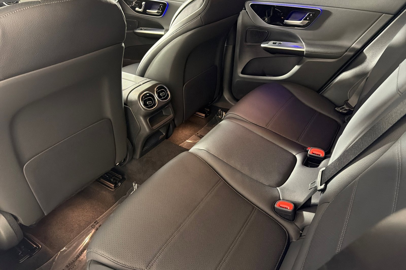 Used 2025 Mercedes-Benz GLC 300 image 11